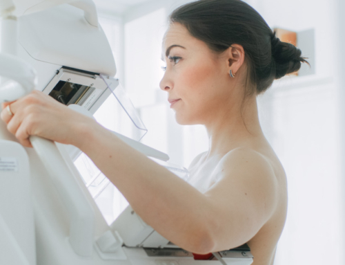 Mulheres com prótese de silicone podem fazer mamografia?