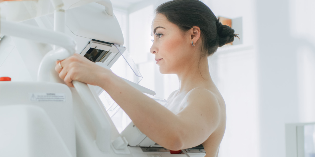 Mulheres com prótese de silicone podem fazer mamografia? | CDI Imagem